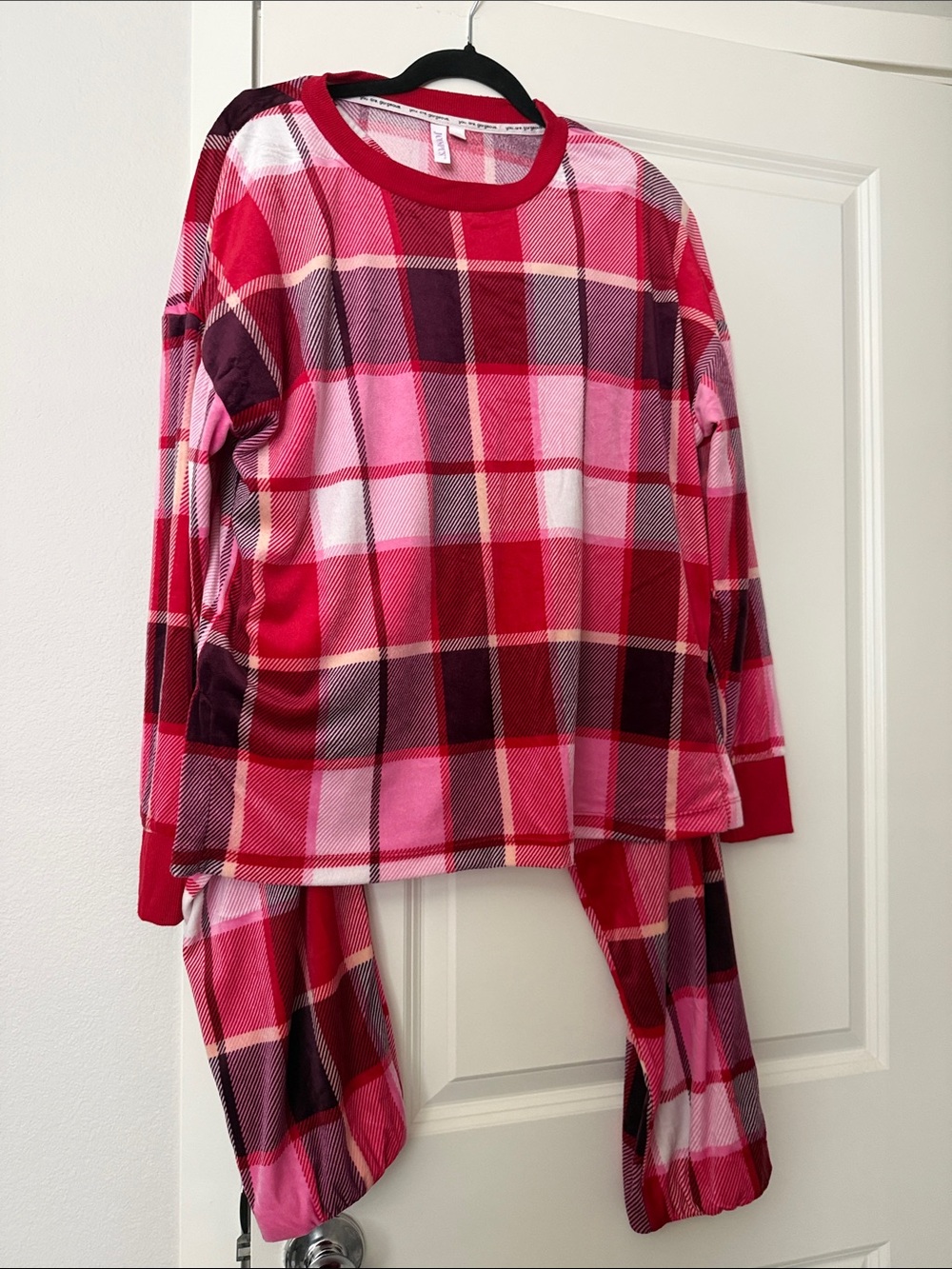 Women’s Pink & Red Plaid Long-Sleeve Pajama Set
